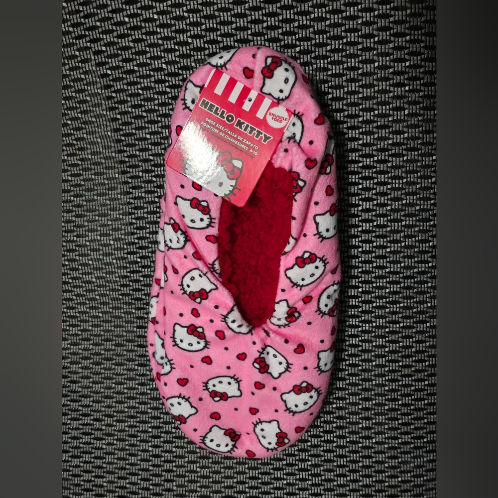 NWT Hello Kitty snuggle toes slippers by Sanrio (pink)